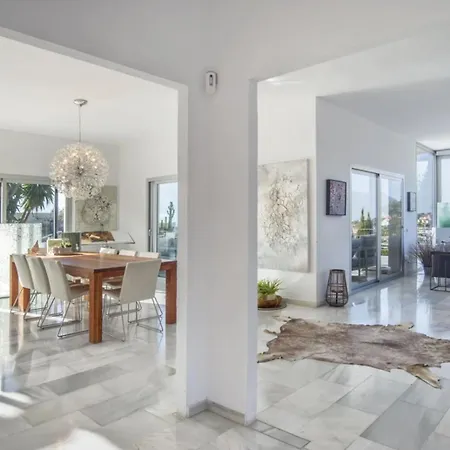 Stunning 6bedrooms Marbella With By Lodgerstrip Villa